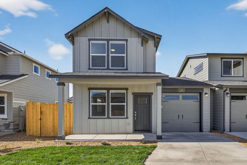 2684 Nw 28th St, Redmond, OR, 97756 | Card Image