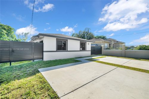 2490 Nw 44th St, Miami, FL, 33142-4552 | Card Image