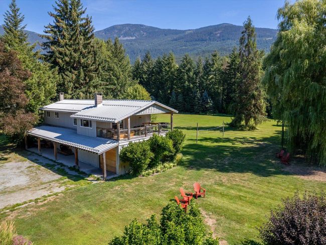 7702 Guthrie Road, House other with 5 bedrooms, 2 bathrooms and 1 parking in Pemberton BC | Image 5