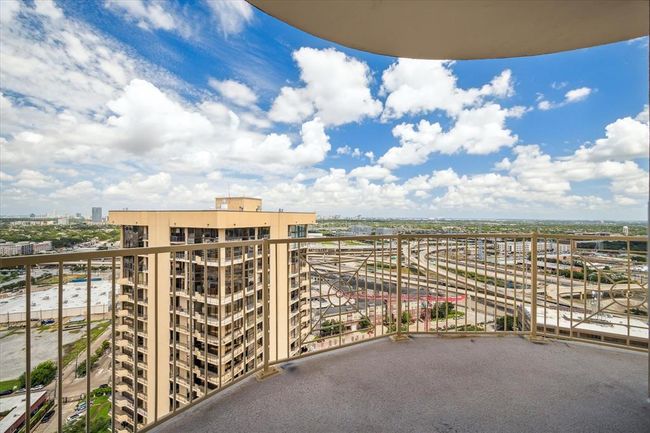 UNIT-2810 - 3505 Sage Rd, Condo with 2 bedrooms, 2 bathrooms and null parking in Houston TX | Image 9