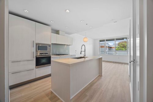 611-1661 Ontario Street, Vancouver, BC, V5Y0C3 | Card Image