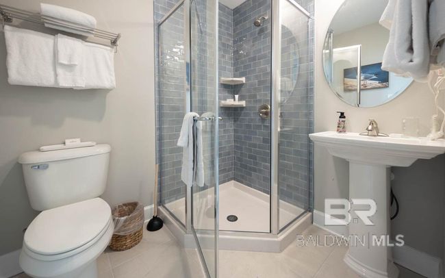 Bathroom | Image 17