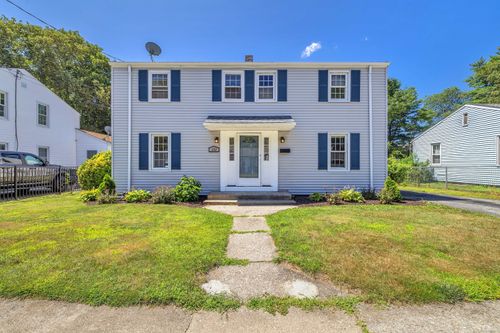 132 Hawthorne Dr, New London, CT, 06320-4049 | Card Image
