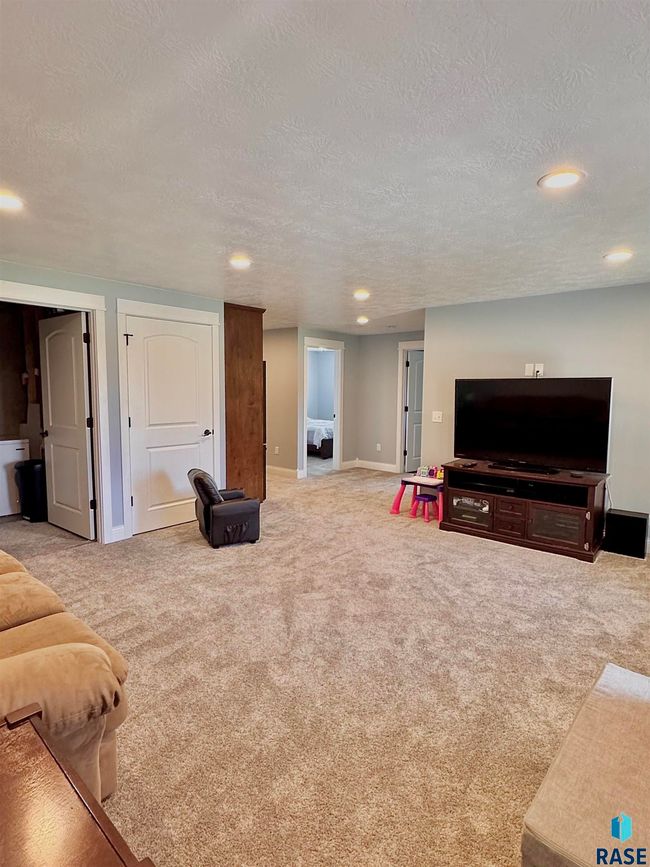 1403 Bitterroot Rd, House other with 5 bedrooms, 4 bathrooms and null parking in Dell Rapids SD | Image 34