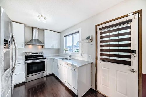 11 Martinwood Rd Ne, Calgary, AB, T3J3G6 | Card Image