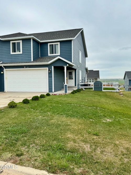 5809 Vanessa Ave, Williston, ND, 58801-5179 | Card Image
