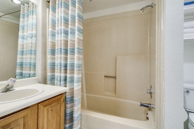 Guest house bath | Image 30