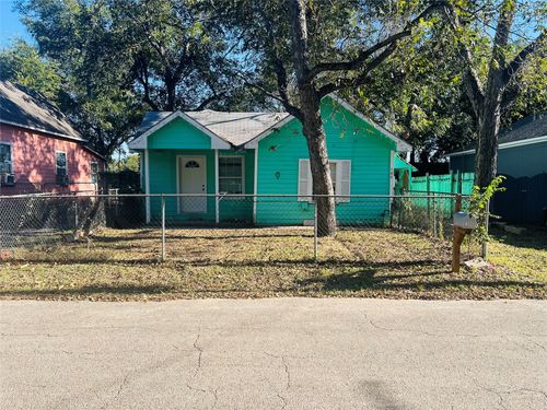 106 Columbia St, Cleburne, TX, 76031-5221 | Card Image
