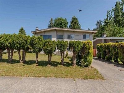 3316 Saanich St, House other with 5 bedrooms, 2 bathrooms and 5 parking in Abbotsford BC | Image 3