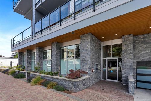 303-9775 Fourth St, Sidney, BC, V8L2Z8 | Card Image