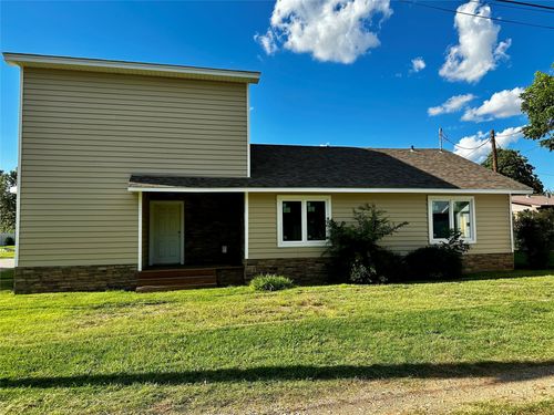 106 N Donald St, Seymour, TX, 76380-2459 | Card Image