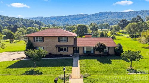2796 Lakeview Dr, Lenoir, NC, 28645-9738 | Card Image