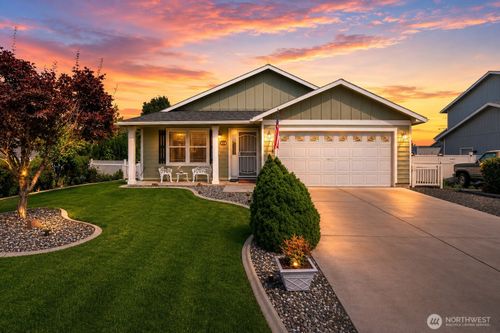 808 Willow Ave Ne, Quincy, WA, 98848-9359 | Card Image