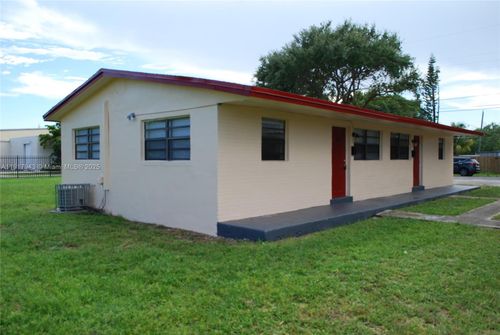 1-300 Nw 5th Ter, Hallandale Beach, FL, 33009-3254 | Card Image