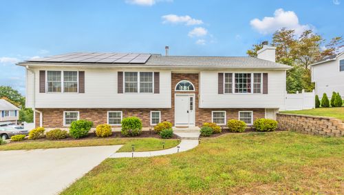 4 Wintergreen Ln, Naugatuck, CT, 06770-5246 | Card Image