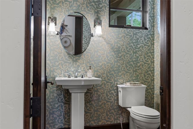 Powder room. | Image 43