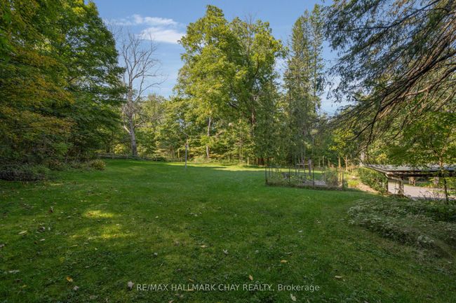 4950 Penetanguishene Rd, House other with 4 bedrooms, 3 bathrooms and 10 parking in Hillsdale ON | Image 37