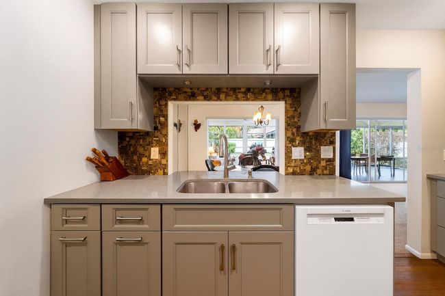 7460 W Country Club Dr N, House other with 2 bedrooms, 2 bathrooms and null parking in Sarasota FL | Image 16