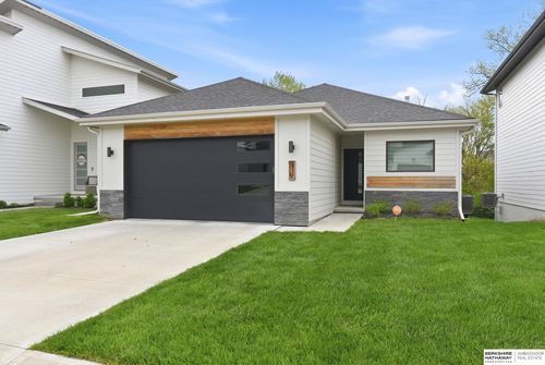 439 N Allen St, Bennington, NE, 68007-5051 | Card Image