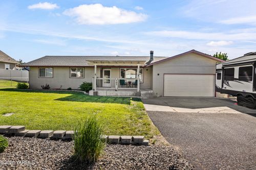 107 N 90th Ave, Yakima, WA, 98908-1418 | Card Image