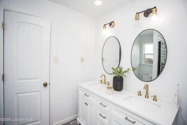 504 Avenue C, House other with 3 bedrooms, 2 bathrooms and null parking in Olton TX | Image 7