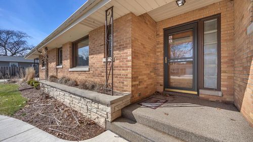 2420 Mayflower Avenue, Sheboygan, WI, 53083 | Card Image