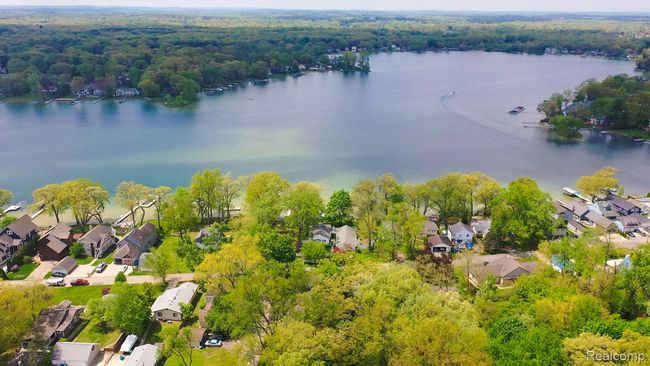 Located on beautiful Long Lake | Image 61