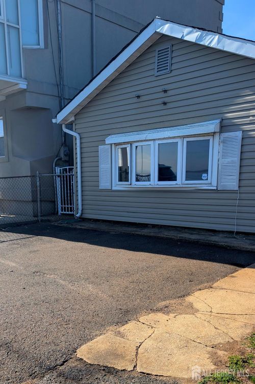 141 Shoreland Cir, South Amboy, NJ, 08879-2748 | Card Image