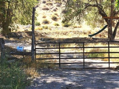 Front gate | Image 1