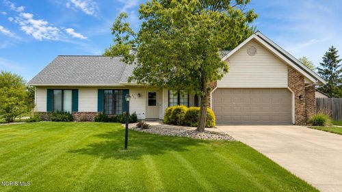809 Country View Dr, Paulding, OH, 45879-1037 | Card Image