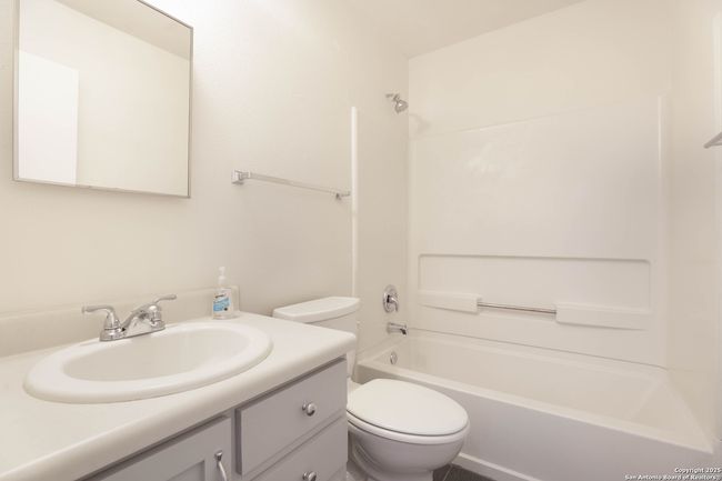 Guest Bathroom | Image 25
