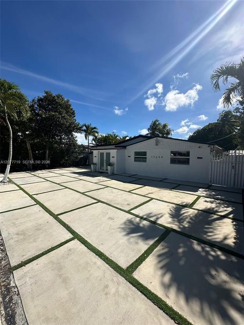 17650 Ne 19th Ave, North Miami Beach, FL, 33162-2218 | Card Image