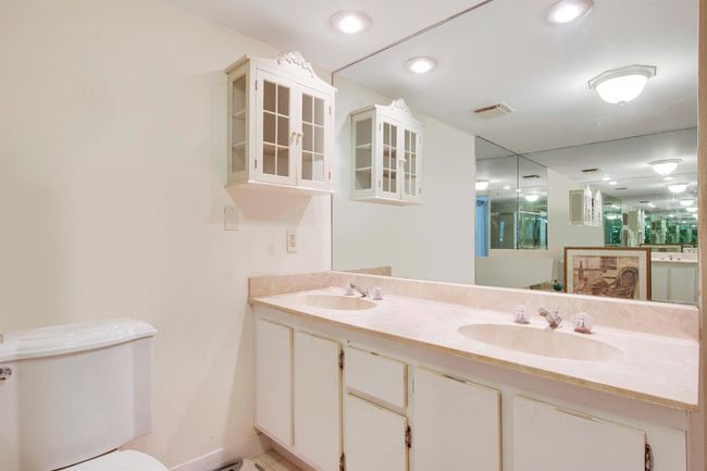 APT-4D - 5280 N Ocean Dr, Condo with 2 bedrooms, 2 bathrooms and null parking in Riviera Beach FL | Image 25