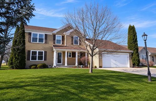 W142N9823 Amber Dr, Germantown, WI, 53022-5379 | Card Image