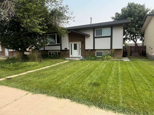 10 Chow Ave Se, Medicine Hat, AB, T1B2T1 | Card Image