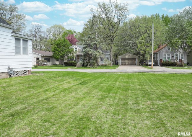 110 18 Th Ave, House other with 3 bedrooms, 1 bathrooms and null parking in Moline IL | Image 4