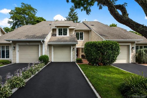 9 Pleasant Ln, Bay Shore, NY, 11706-8853 | Card Image