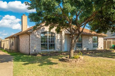 View of front of property with a front yard | Image 3