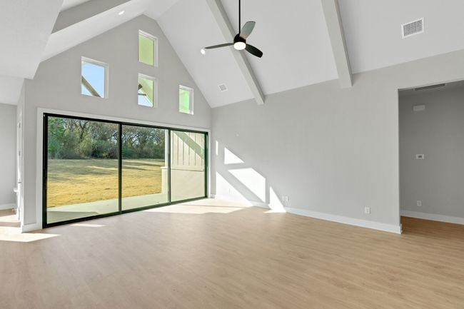 8010 Grizzly Run Dr, House other with 4 bedrooms, 3 bathrooms and null parking in Burleson TX | Image 5