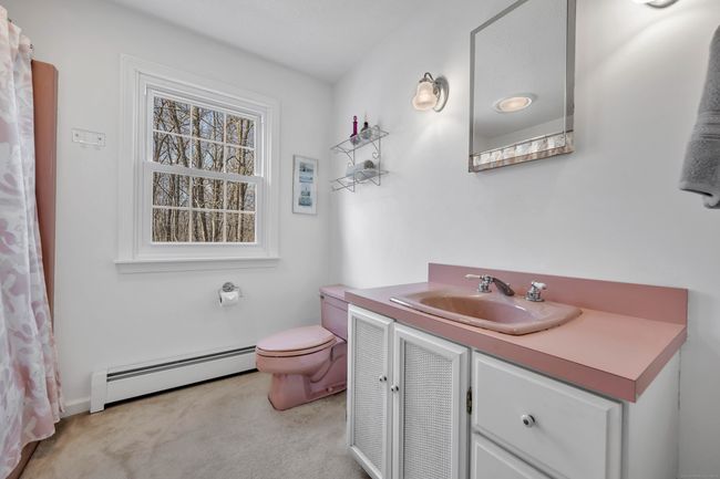 Upper level full bath | Image 33