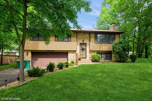 18406 Lakeview Point Dr Ne, East Bethel, MN, 55092-9518 | Card Image