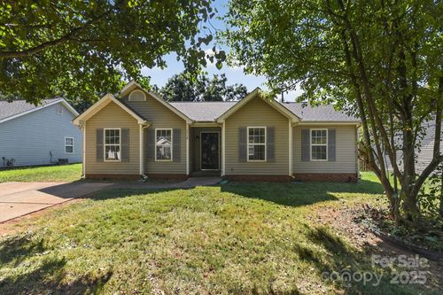 1318 Grass Meadows Ct, Charlotte, NC, 28216-2976 | Card Image