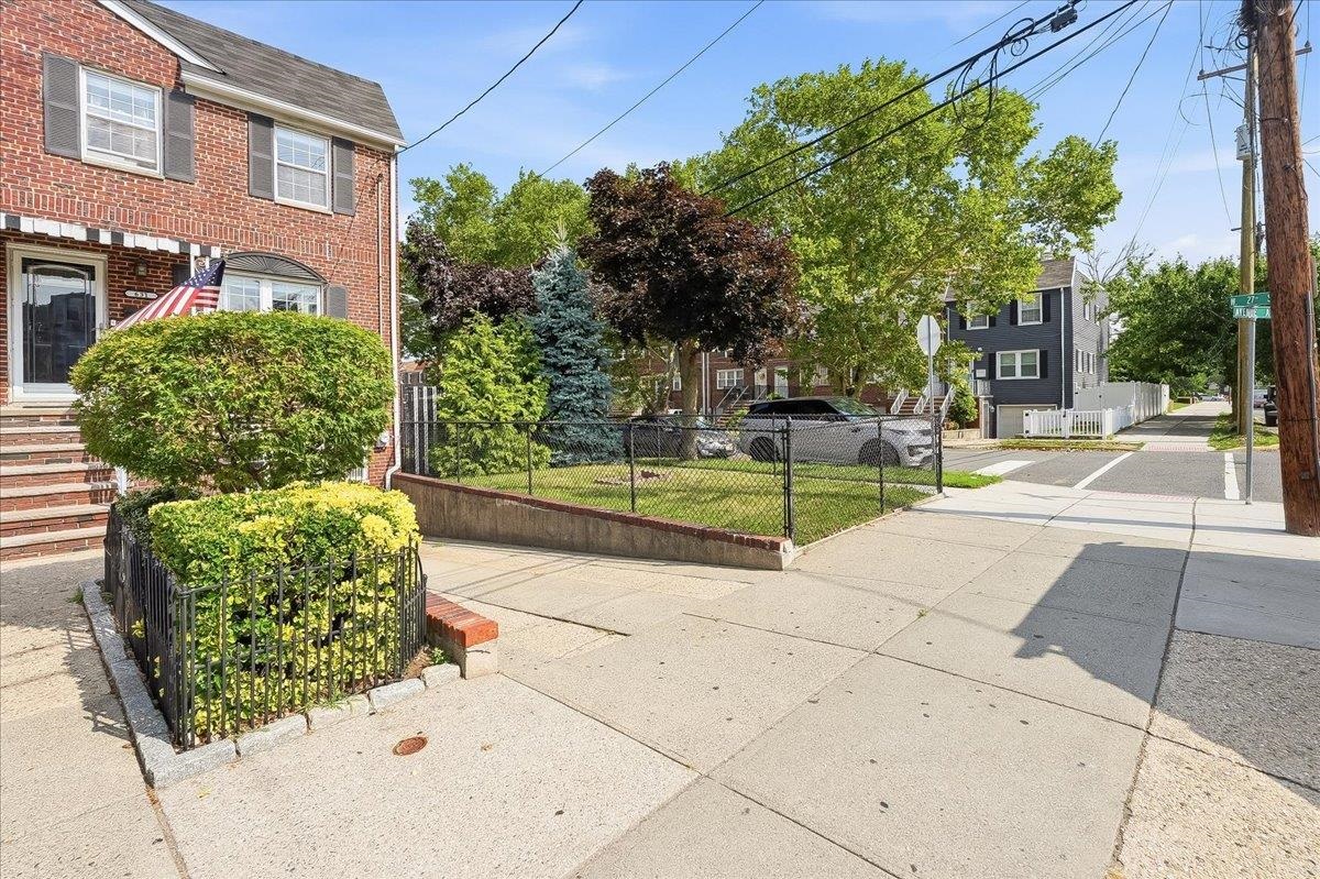 Residential in Bayonne 4