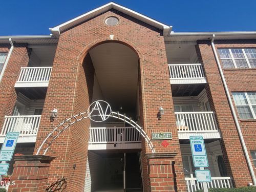 129 Sturbridge Dr, Clayton, NC, 27520-7354 | Card Image