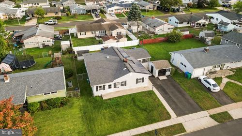 24 Chestnut Ln, LEVITTOWN, PA, 19055-1628 | Card Image