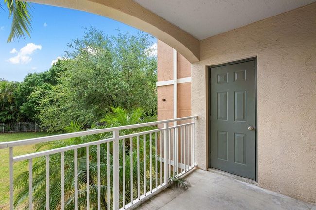 APT-208 - 6492 Emerald Dunes Dr, Condo with 3 bedrooms, 2 bathrooms and null parking in West Palm Beach FL | Image 26