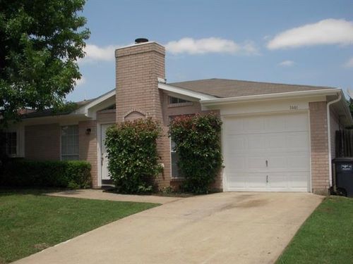 7401 Wagonwheel Rd, Fort Worth, TX, 76133-8171 | Card Image