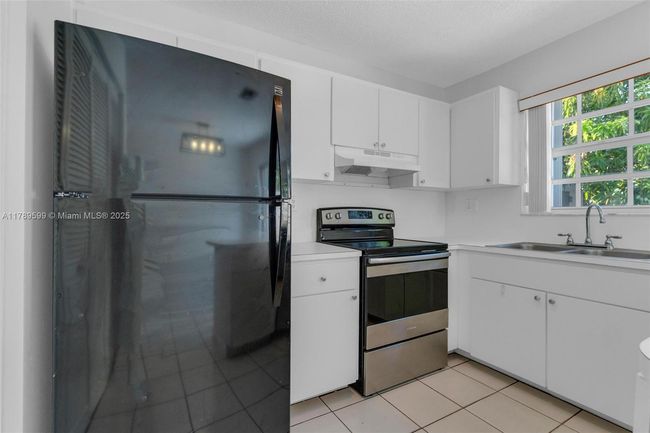 APT-84 - 10375 Sw 154 Th Circle Ct, Condo with 3 bedrooms, 2 bathrooms and null parking in Miami FL | Image 11