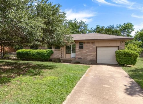212 Cedar St, Cedar Hill, TX, 75104-2656 | Card Image