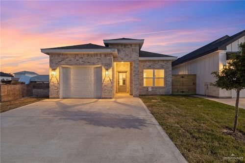 701 W 25th St, Mission, TX, 78574-2524 | Card Image